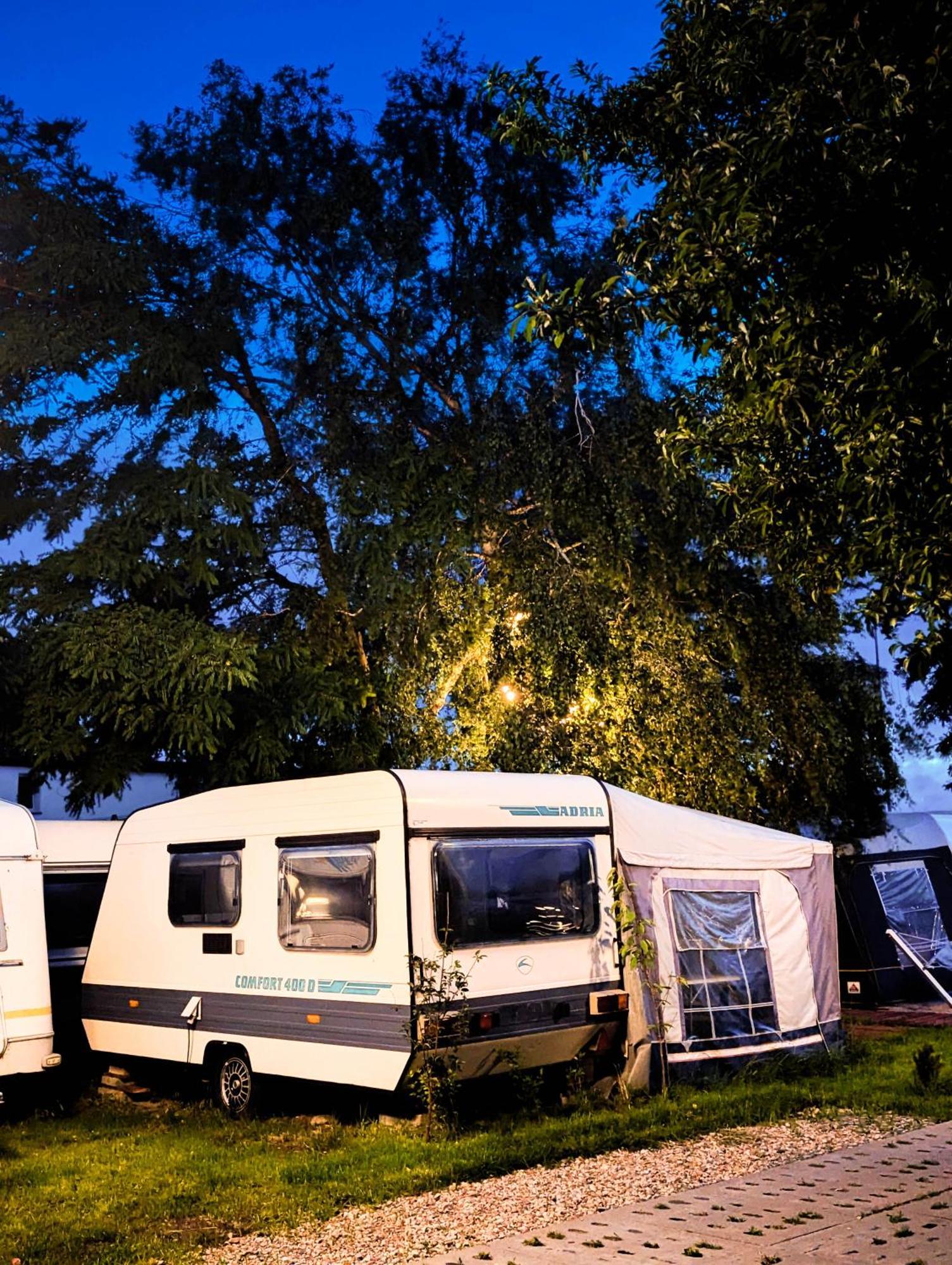 Готель Sonata Camp Ястарня Екстер'єр фото